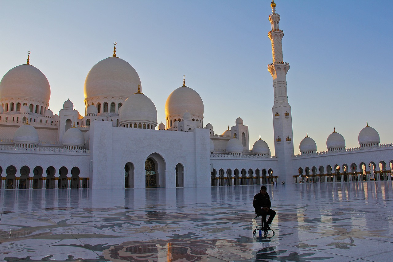 pray, muslim, sheikh zayed grand mosque-3185732.jpg